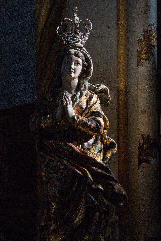 Puidust Neitsi Maarja skulptuur Coimbra Püha Miikaeli kabelis