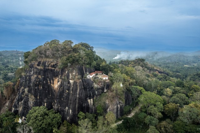 Mulkirigala Raja Maha Vihara, iidne budistlik kivi- ja koopatemplite kompleks Sri Lanka lõunaosas