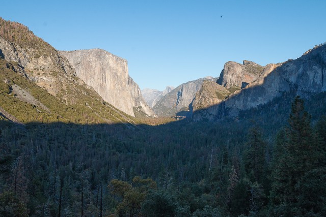 Teise mäe vari Yosemite'i oru kohal California rahvuspargis