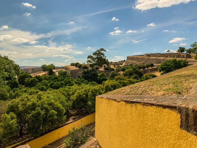 Elvase müürid ja väravad Portugalis