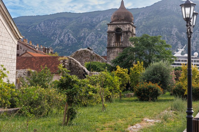 Kaljude Jumalaema kirik, Kotori laht