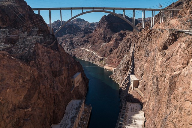 Betoonist gravitatsiooniline kaarpais, Hooveri pais, USA