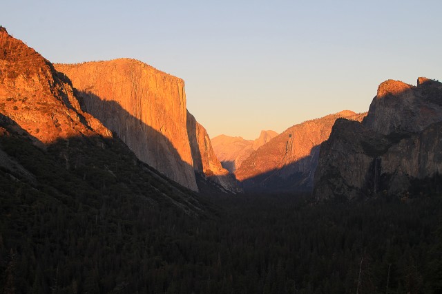 Päikeseloojang El Capitan Yosemite'i mäel California rahvuspargis