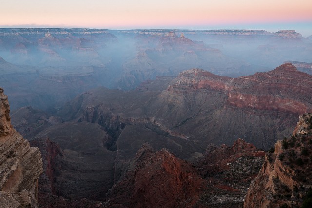 Vaade üle päikeseloojangus Suure Kanjoni, USA
