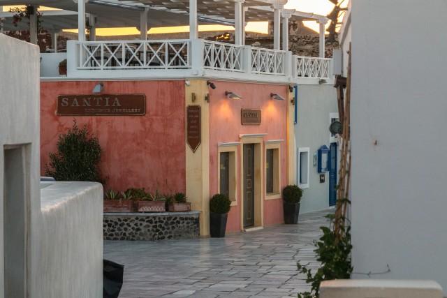 Vaade Oia vanalinna tänavale, Santorini