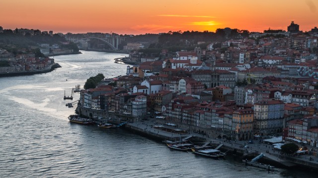 Vaade Porto linnale, Douro jõele ning Luis I sillale, Portugal