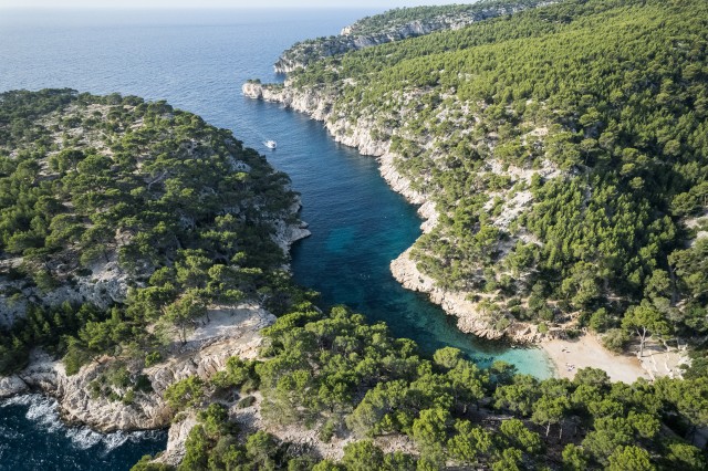 Droonivaade Lõuna-Prantsusmaal asuvale Calanques rahvuspargis asuvale liivarannale