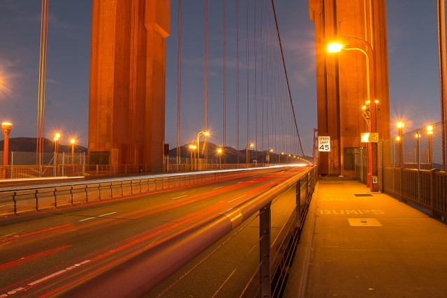 Autod San Franciscos Californias asuvat Kuldvärava silda ületamas