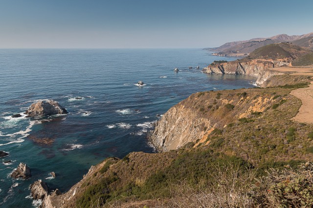 Vaade Big Sur karm ja mägine rand Californias