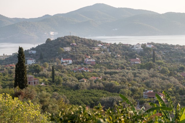Vaade Porose saare maastikule, Kreeka