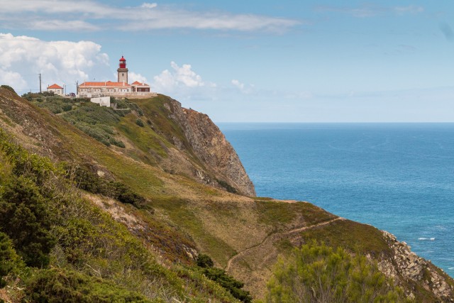 Vaade Cabo da Roca tuletornile Atlandi ookeani rannikul Portugalis