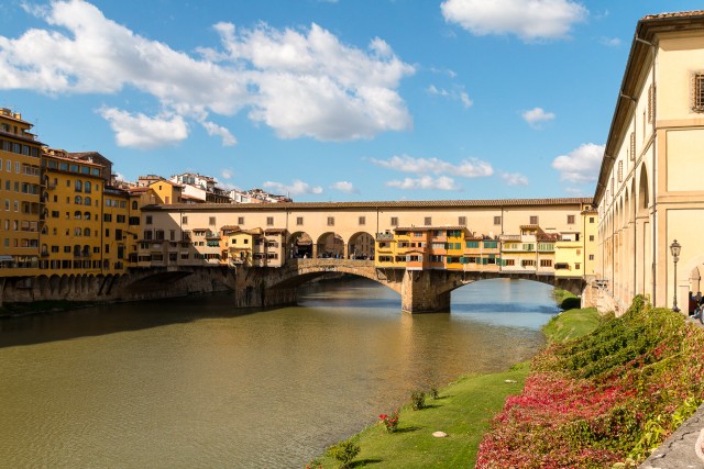 Ponte Vecchio, Euroopa vanim segmenteeritud kaarsild Arno jõel Firenzes