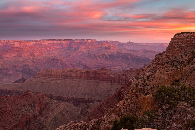 Vaade üle päikeseloojangus Suure Kanjoni, USA
