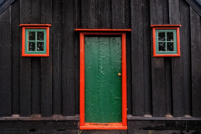 Varmahlio kiriku must puidust vana sein Islandil