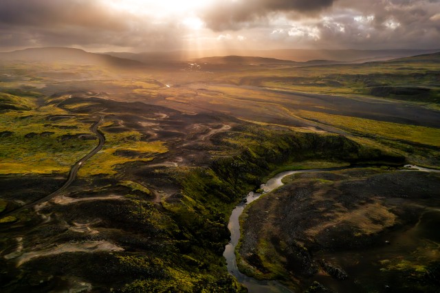 Samblaga kaetud kraatrid Islandi mägismaal Lakagígaris