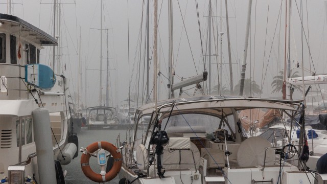 Torm Kotori lahe sadamas, Montenegro