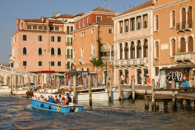 Paat turistidega Suurel kanalil Veneetsias, Itaalia