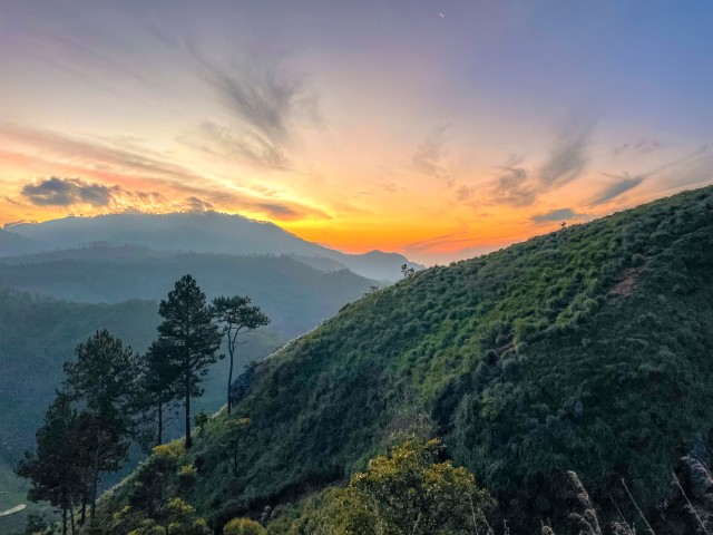 Maaliline vaade Little Adam's Peaki matkarajalt Ellas Sri Lankal
