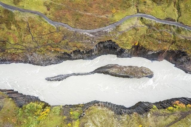 Droonivaade Studlagili basaltkanjonile Islandil