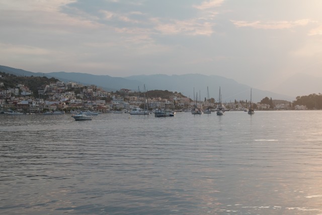 Hommikuses udus Porose jahisadam, Kreeka