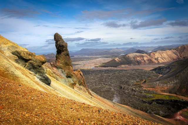 Ilus panoraamne Islandi maastik värviliste vikerkaarevärviliste vulkaaniliste Landmannalaugari mägedega