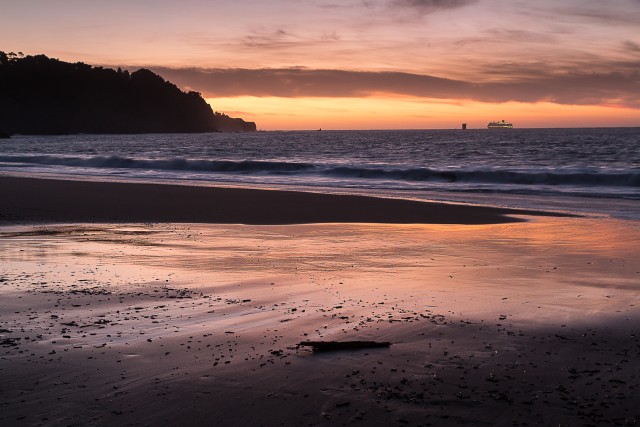 Reisilaev videvikus, San Francisco Bakeri rannalt vaadates